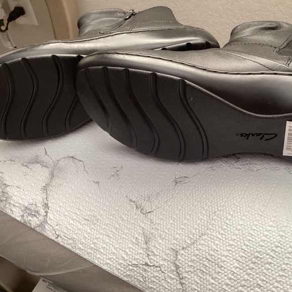 Clarks Booties size 7 NWOB - Picture 7 of 8